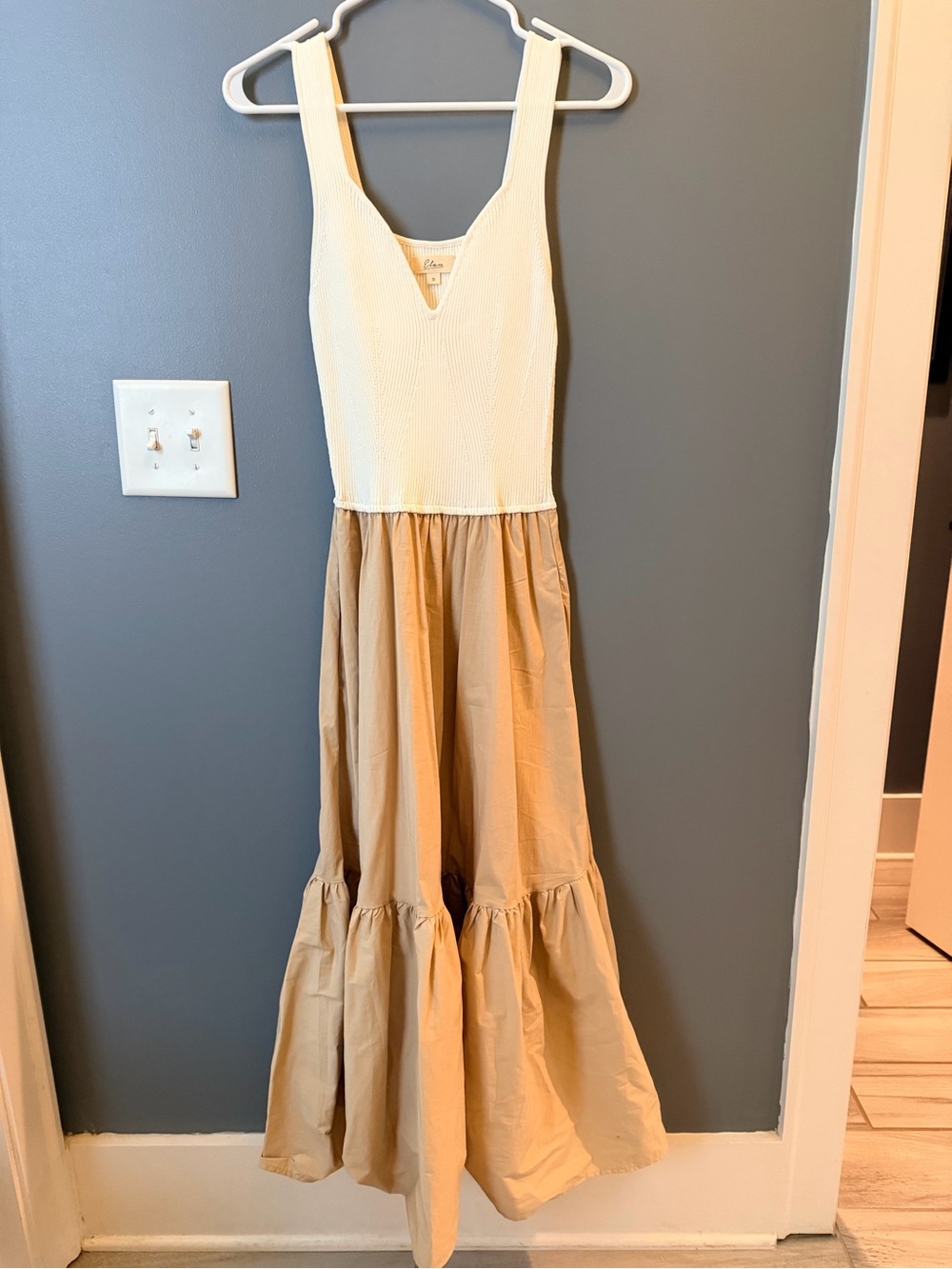 Elan White and Beige Two-Tone Tiered Midi Dress - Picture 2 of 7